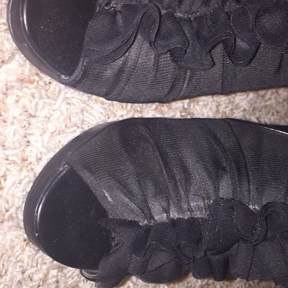 Torrid Ruffel Heels - Picture 4 of 4